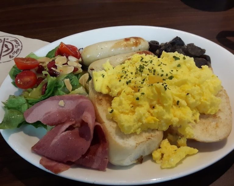 The-Coffee-Bean-and-Tea-Leaf-2